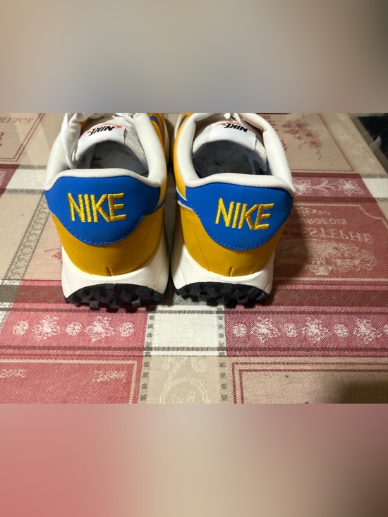 Athletic_Shoes